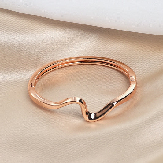 Minimalist glossy gold-plated lightning bracelet