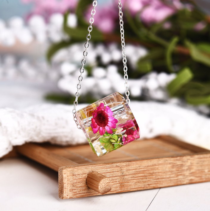 Korean version of resin dried flower necklace